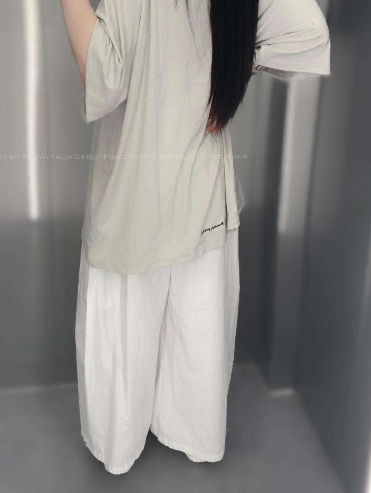 (Pre-Order) "Jiang Jiang Original" Stop-chan Embroidery: Lightweight, Loose-Fit, Crew-Neck Short-Sleeve T-Shirt (Grey-Green)