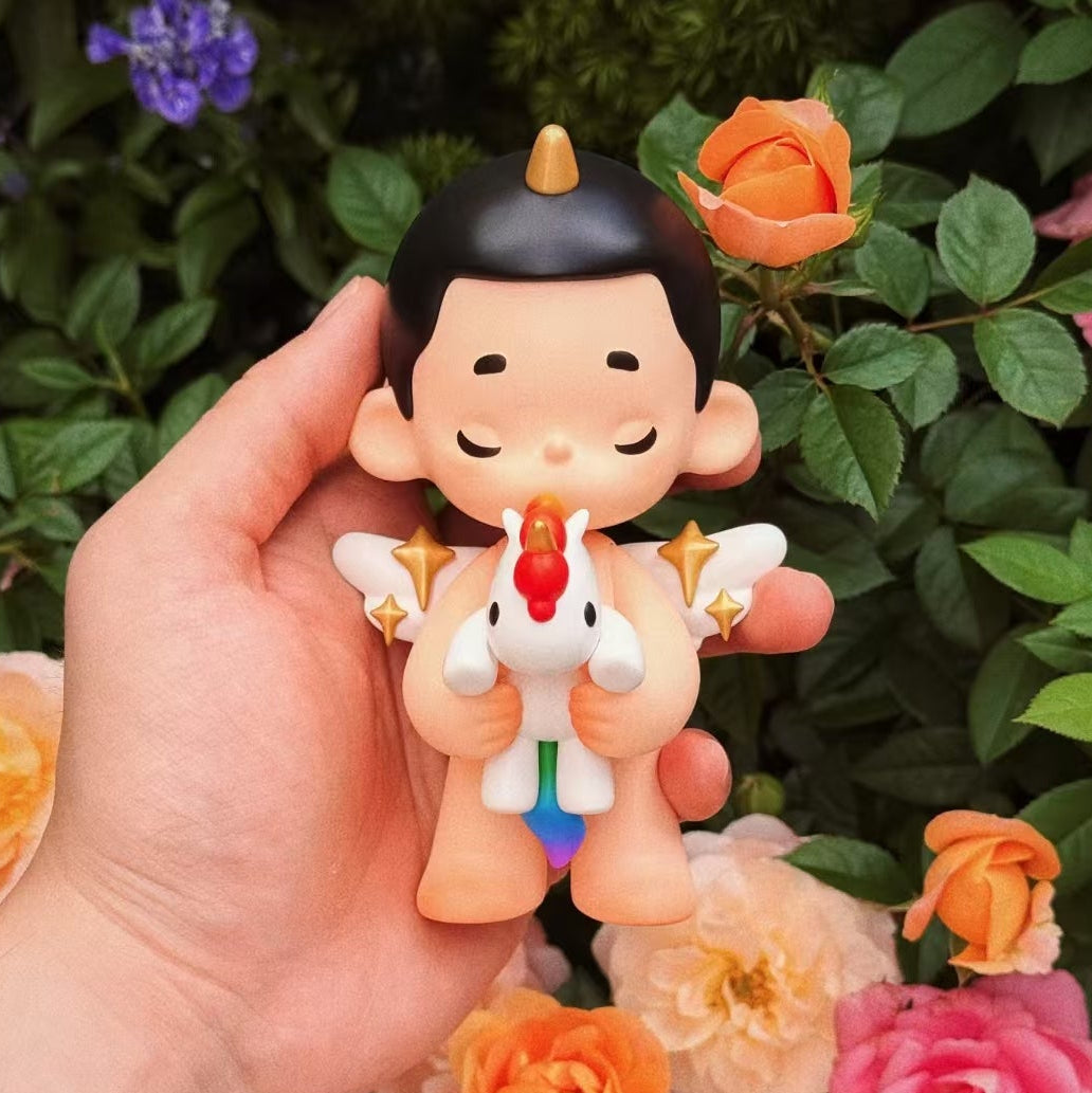 (Pre-Order) KIDO Hug Unicorn Vinyl Figure Limited