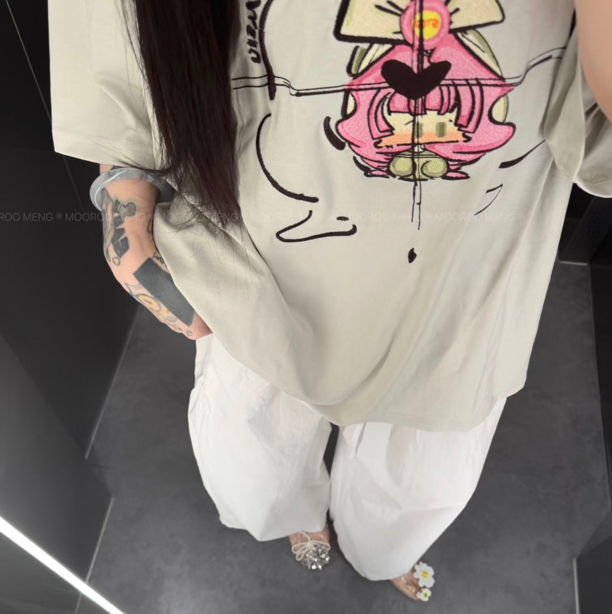 (Pre-Order) "Jiang Jiang Original" Stop-chan Embroidery: Lightweight, Loose-Fit, Crew-Neck Short-Sleeve T-Shirt (Grey-Green)