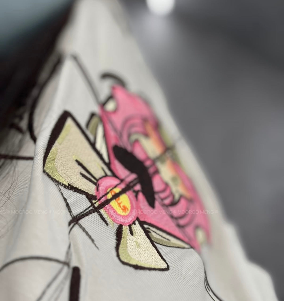 (Pre-Order) "Jiang Jiang Original" Stop-chan Embroidery: Lightweight, Loose-Fit, Crew-Neck Short-Sleeve T-Shirt (Grey-Green)