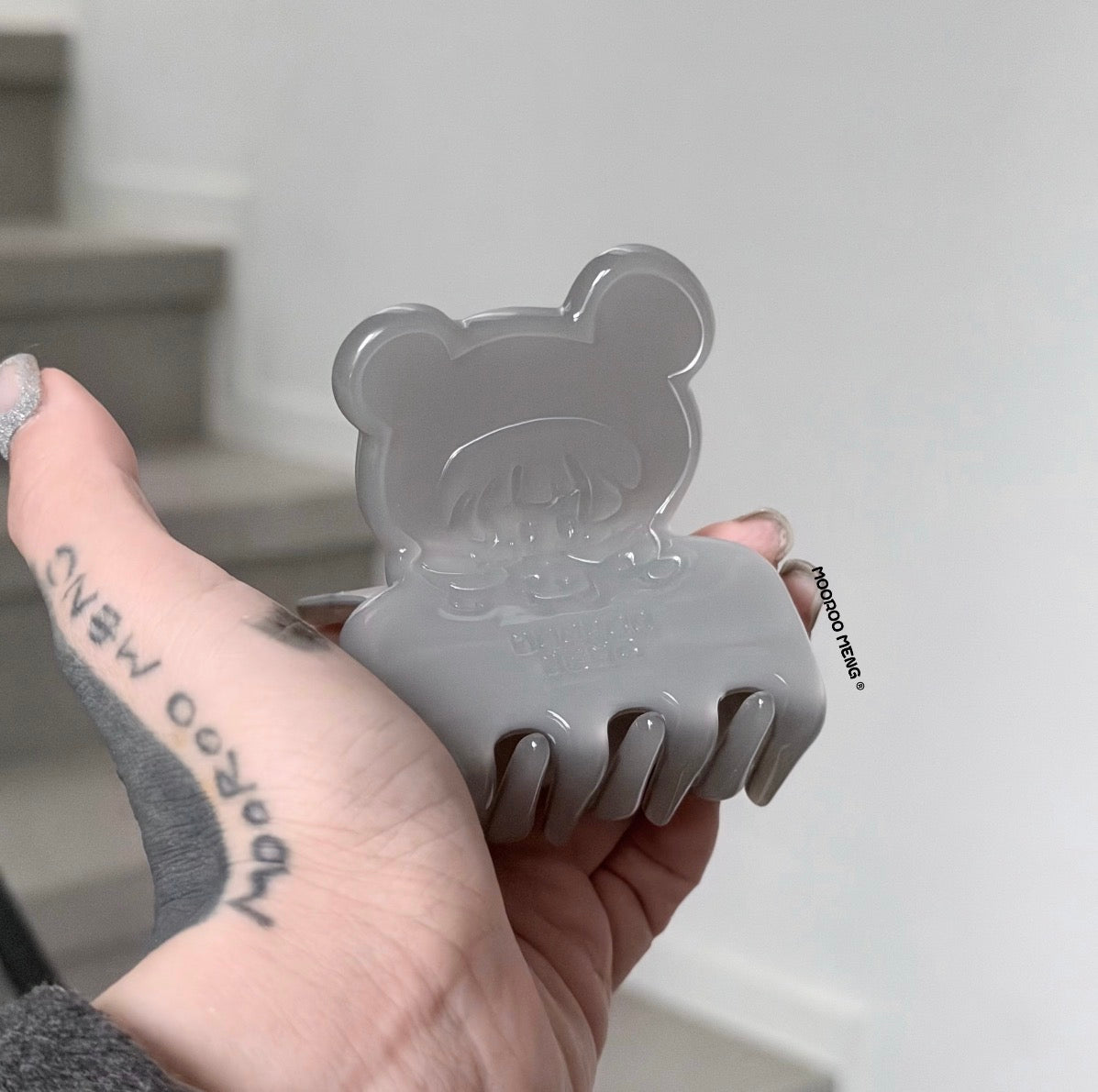 (Pre-Order) Jiangjiang's Original Panda Jelly-Feel Gray Acetate Claw Hair Clip in Medium Size (Release 08/5)