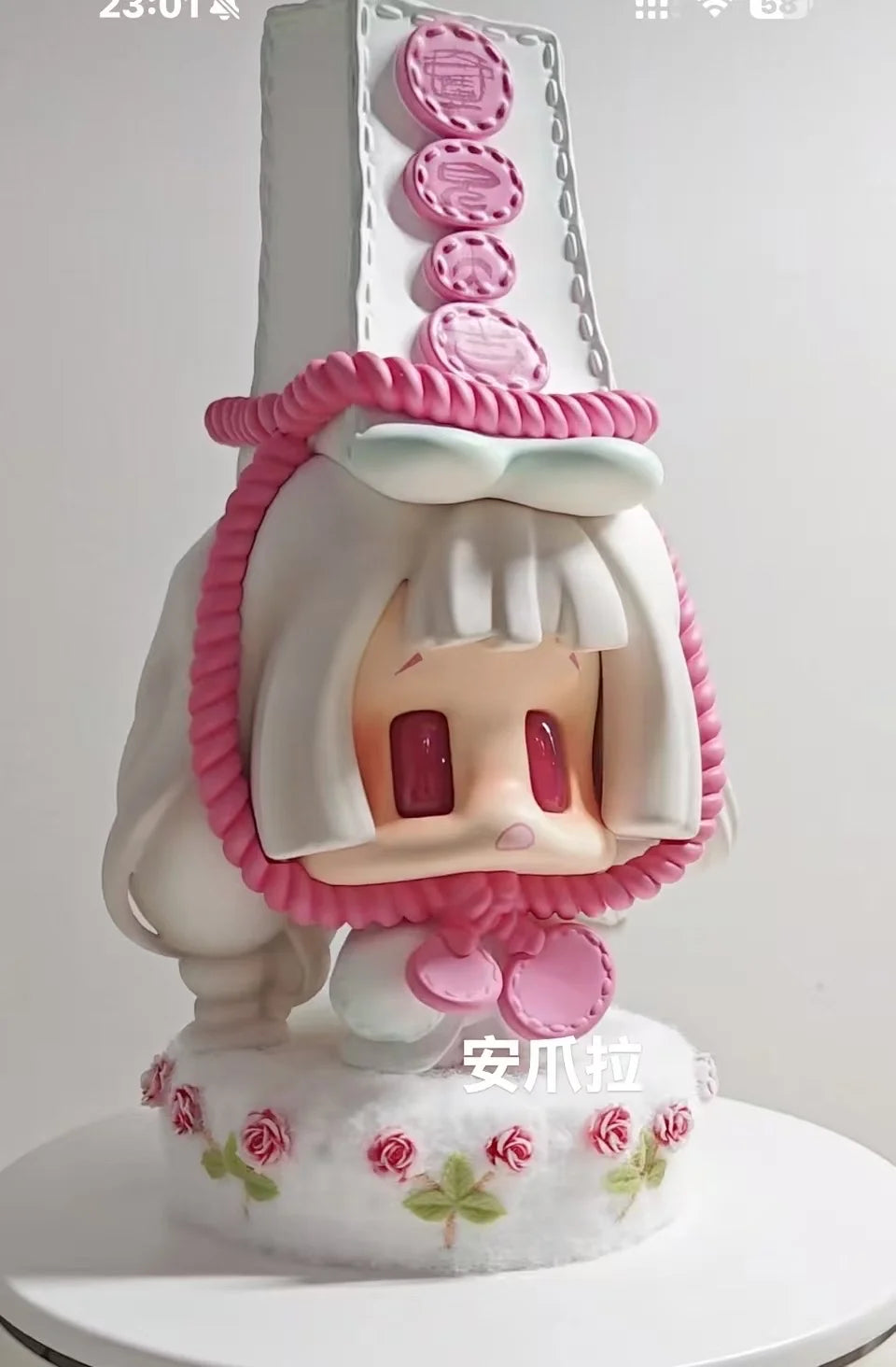 Figurine Riser Cushion Stand