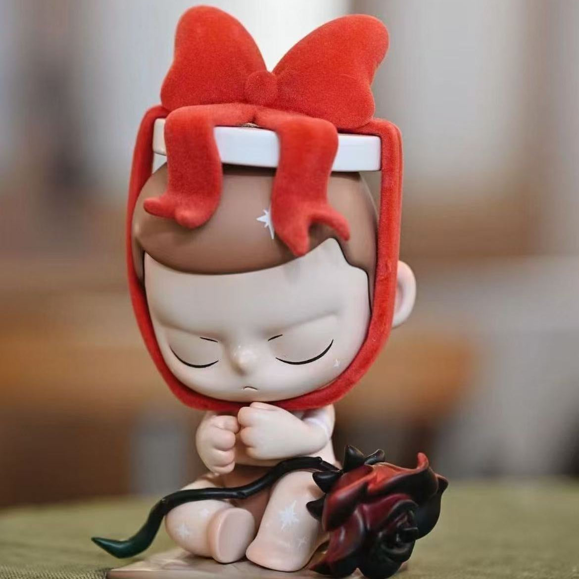 KUBO Velvet Bow Red Rose Collectible Statue