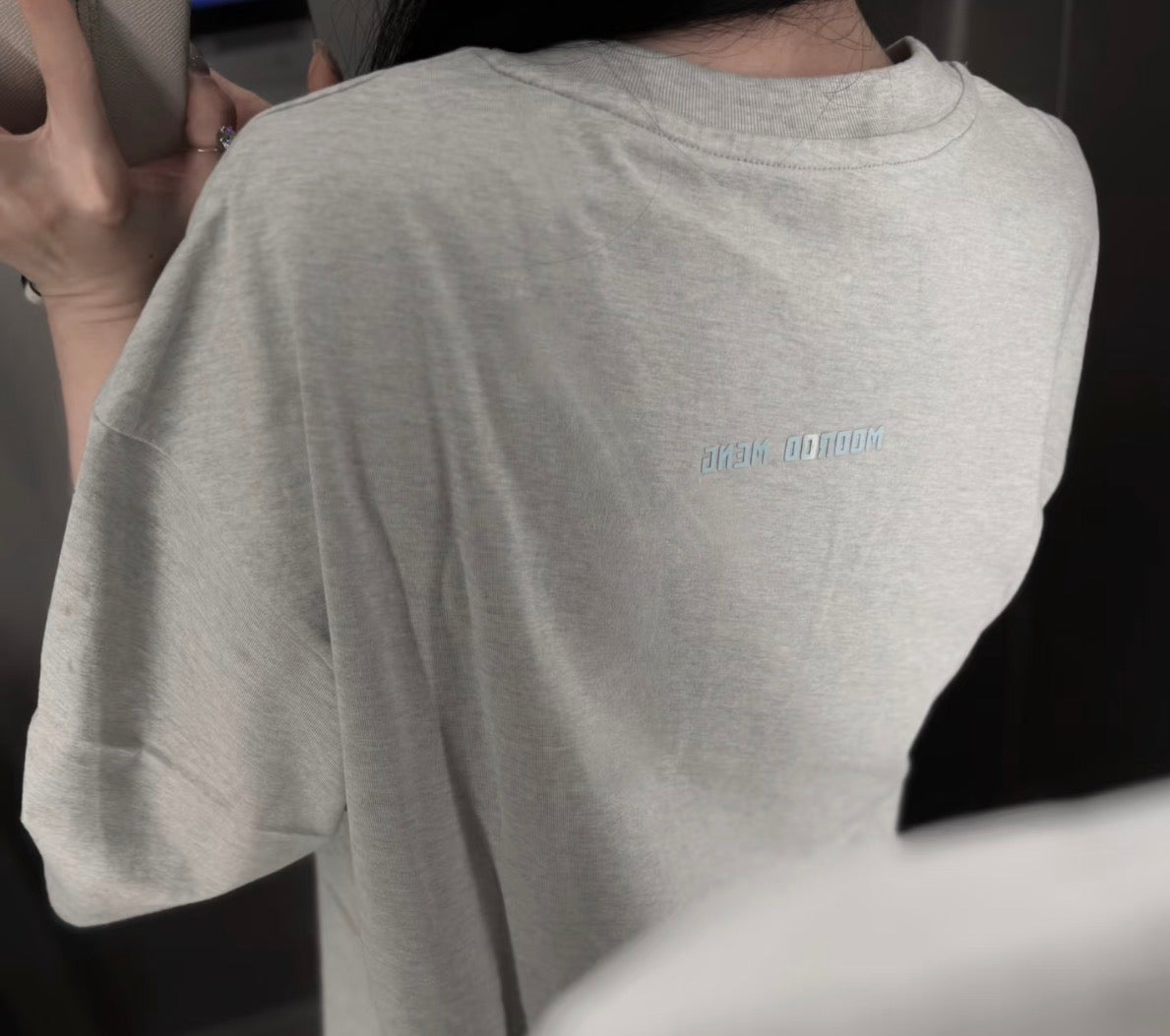(Pre-Order) Jiangjiang Original "Chatterbox" – Lightweight, Loose-Fit Crew-Neck T-Shirt in Combed Cotton with Large Graphic Print