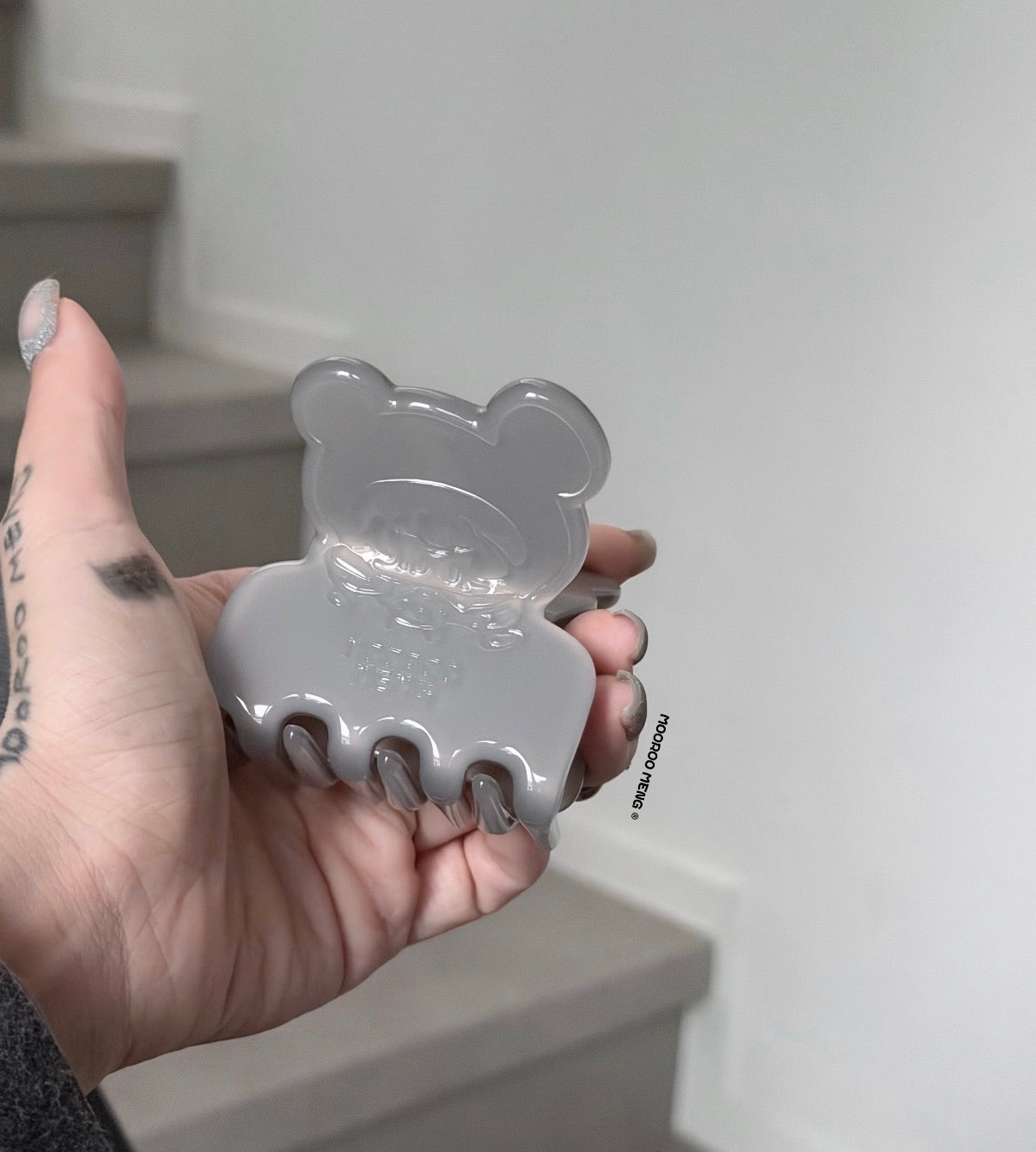 (Pre-Order) Jiangjiang's Original Panda Jelly-Feel Gray Acetate Claw Hair Clip in Medium Size (Release 08/5)