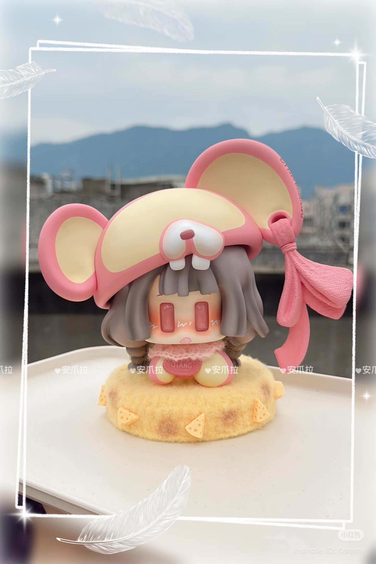 Figurine Riser Cushion Stand