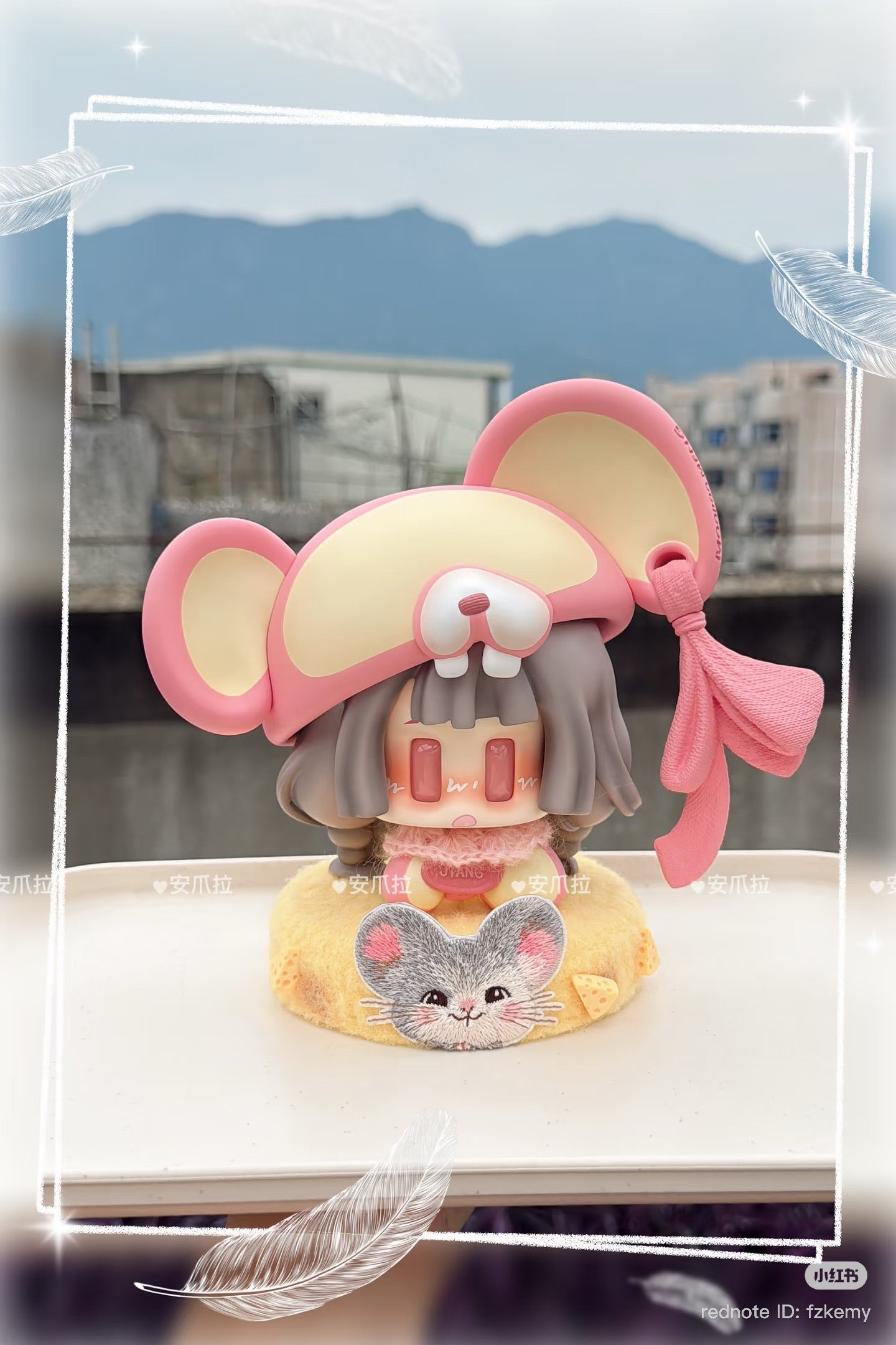 Figurine Riser Cushion Stand