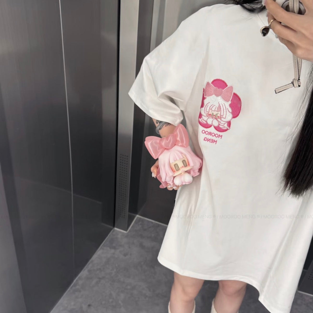 (Pre-Order) Jiangjiang Original "She" Embroidery – 300g Heavyweight Combed Cotton Loose-Fit Crewneck T-Shirt