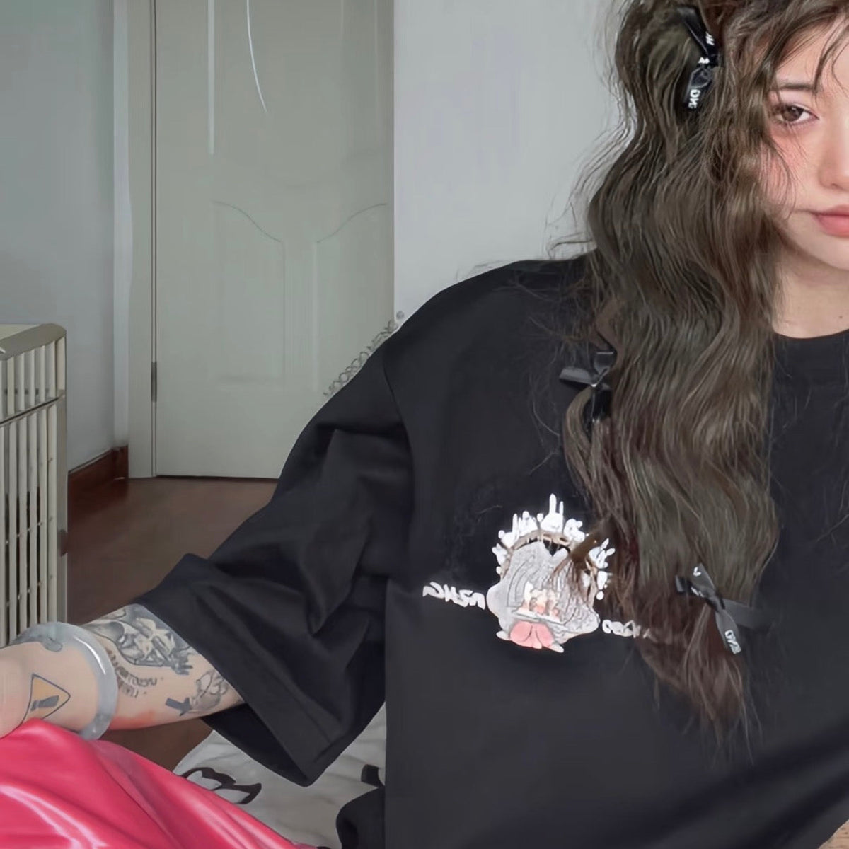 (Pre-Order) Jiang Jiang 2024 Original Black Crew-Neck Short-Sleeve T-Shirt Featuring Heavyweight Embroidery Craftsmanship