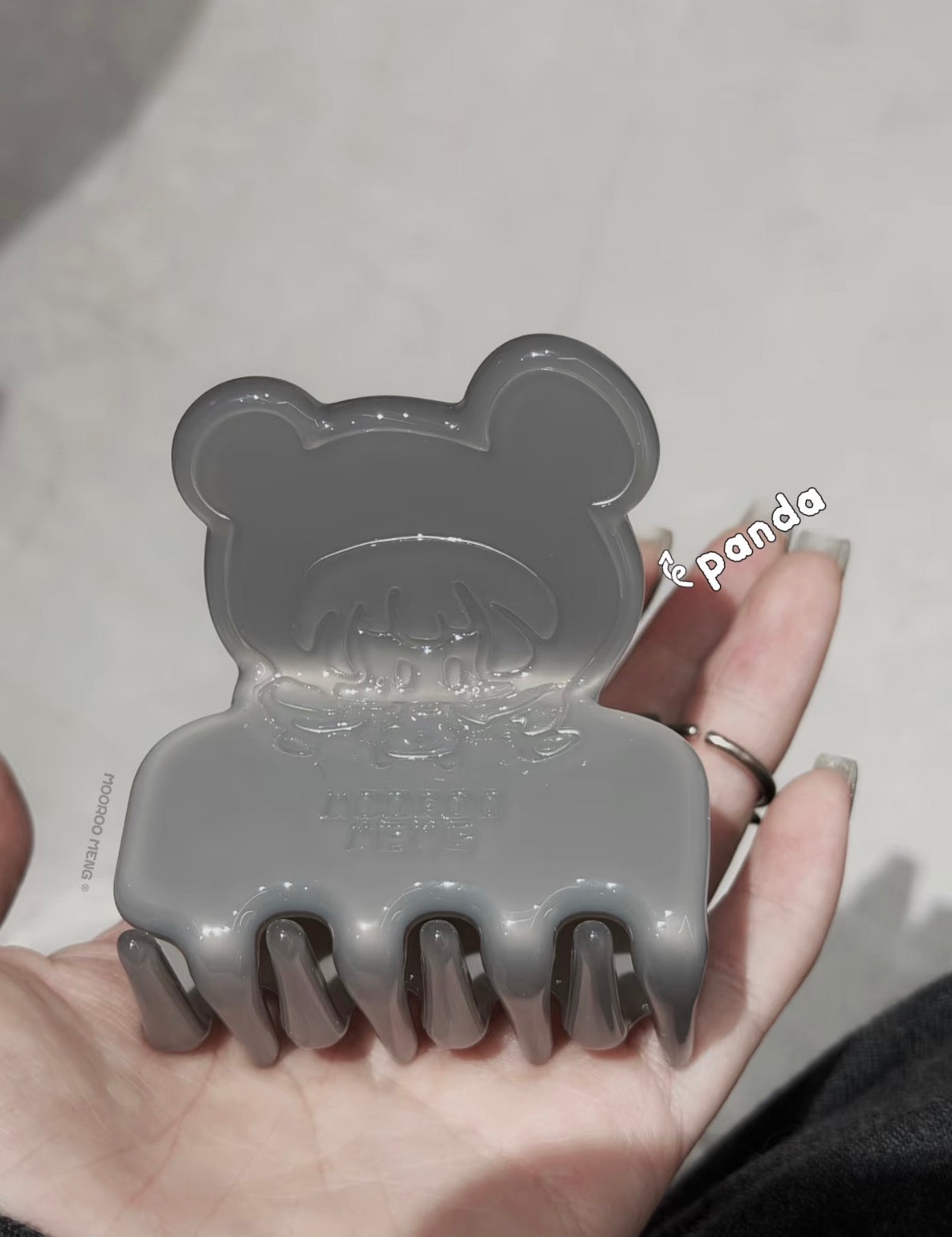 (Pre-Order) Jiangjiang's Original Panda Jelly-Feel Gray Acetate Claw Hair Clip in Medium Size (Release 08/5)