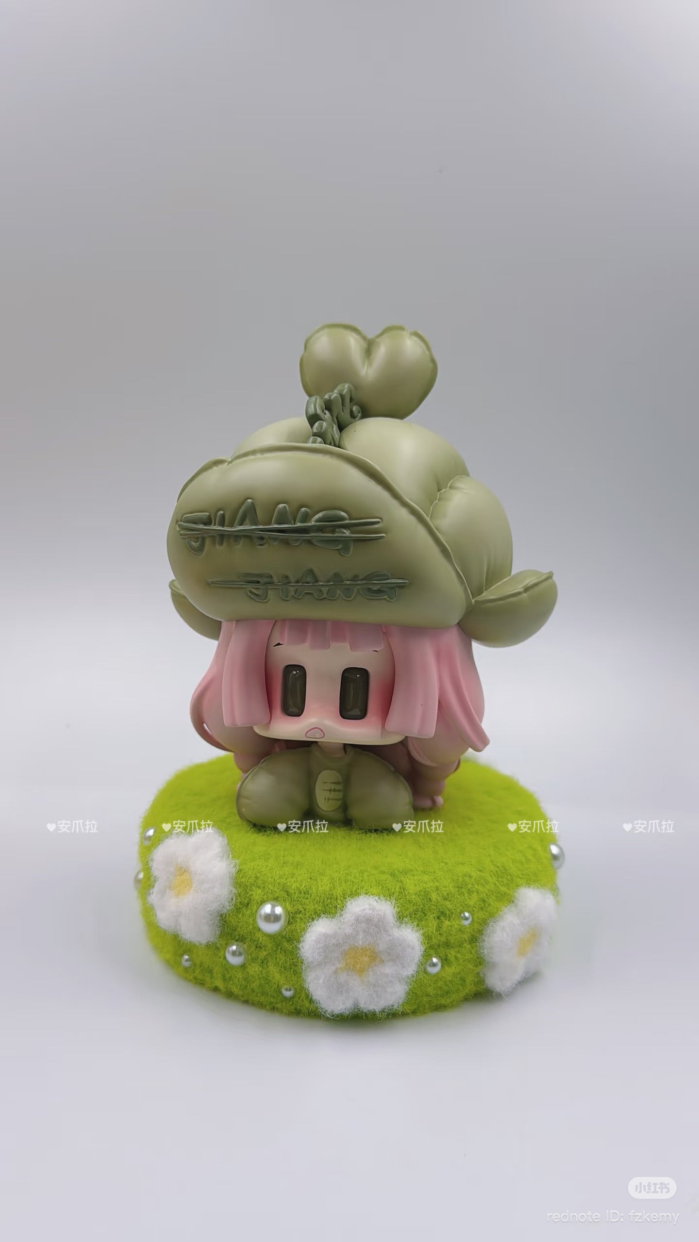 Figurine Riser Cushion Stand