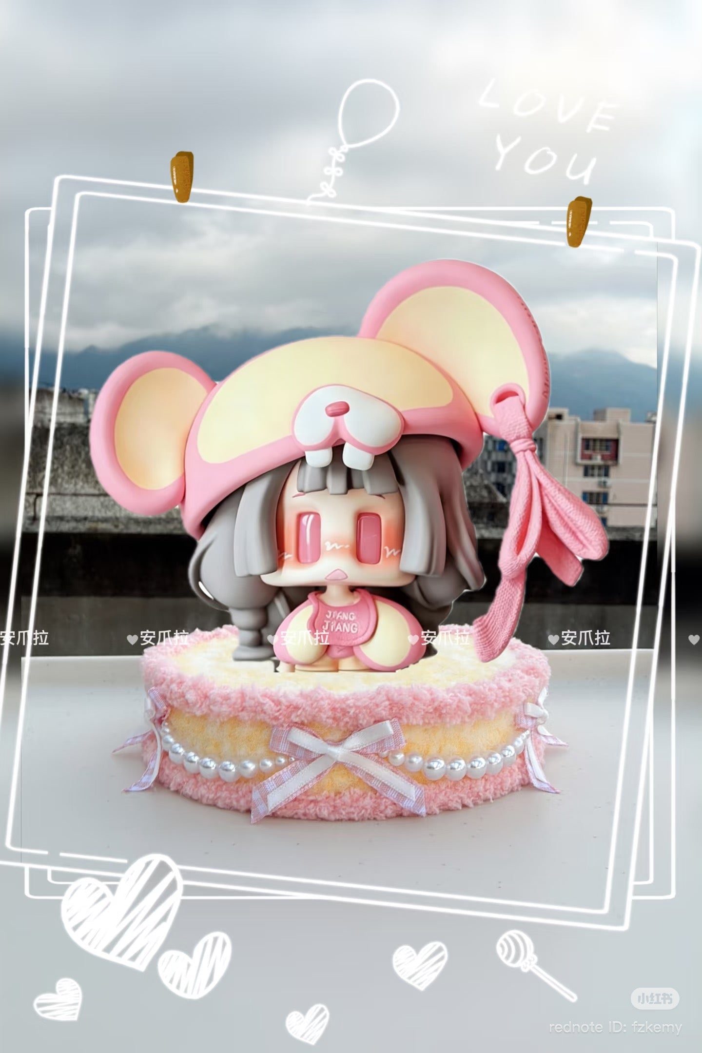Figurine Riser Cushion Stand