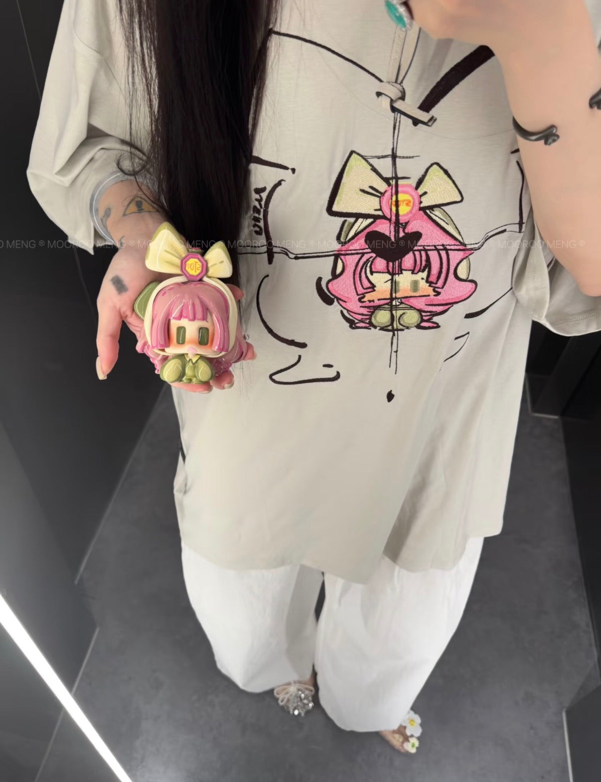 (Pre-Order) "Jiang Jiang Original" Stop-chan Embroidery: Lightweight, Loose-Fit, Crew-Neck Short-Sleeve T-Shirt (Grey-Green)
