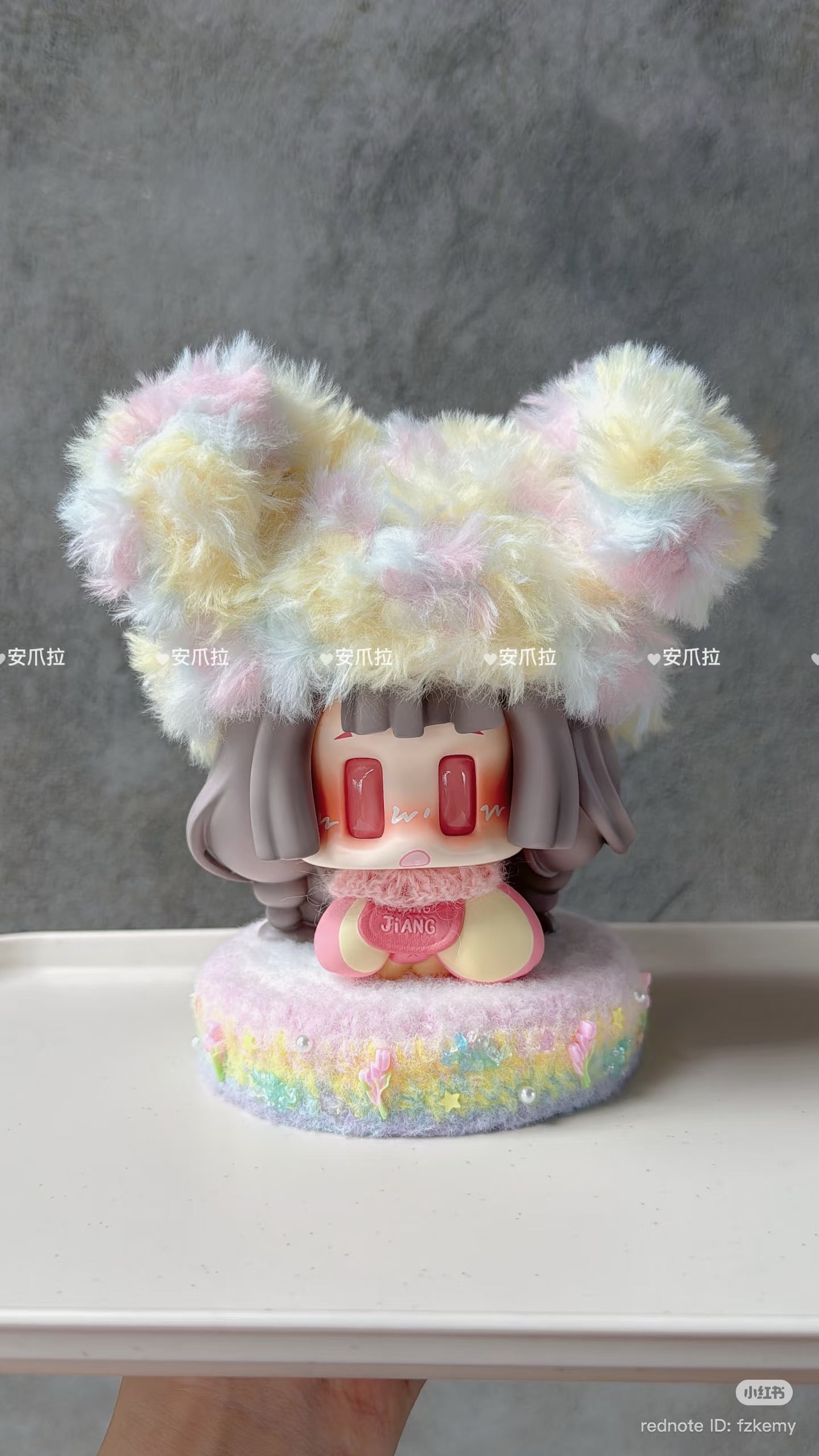 Figurine Riser Cushion Stand