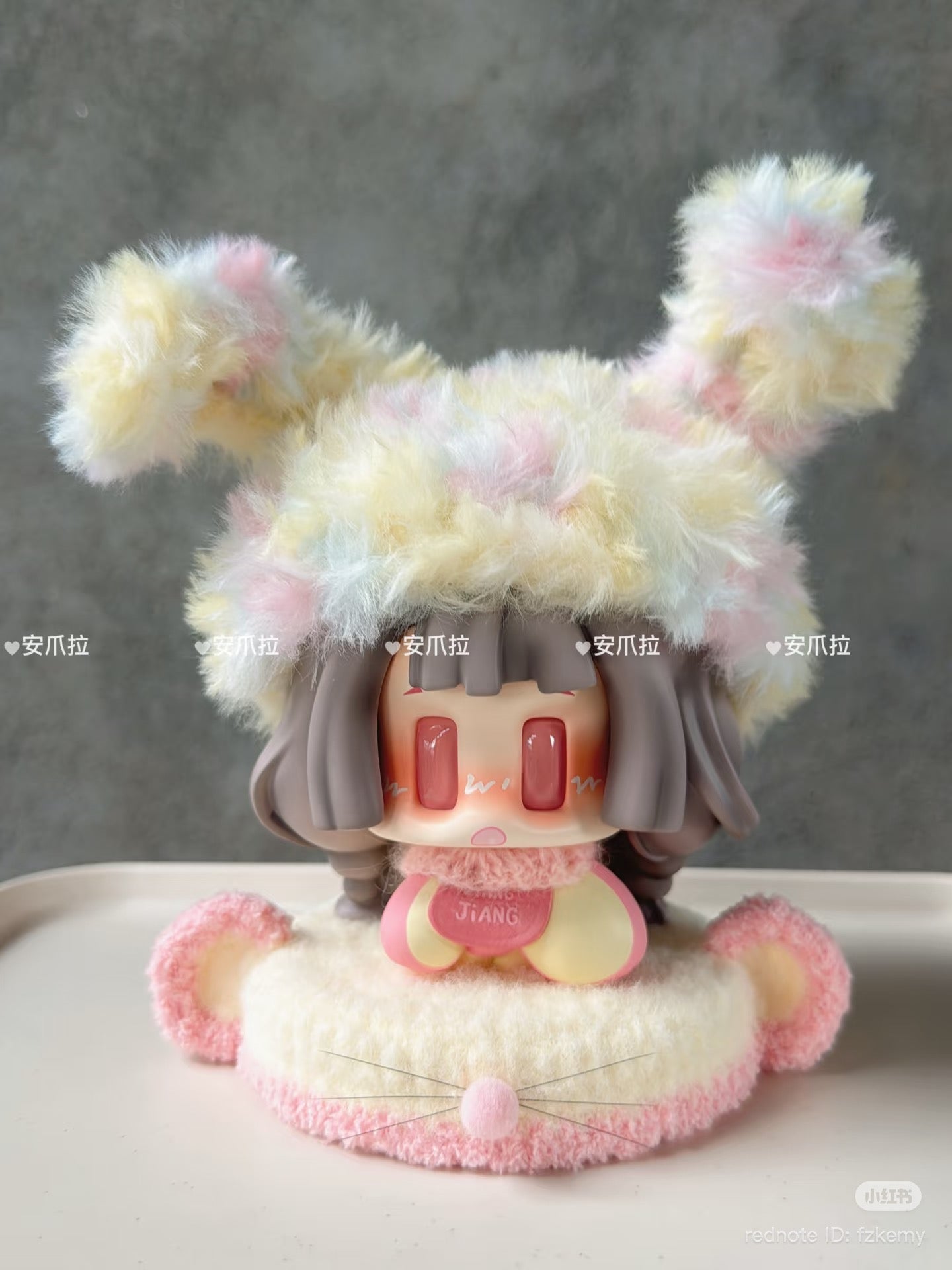 Figurine Riser Cushion Stand