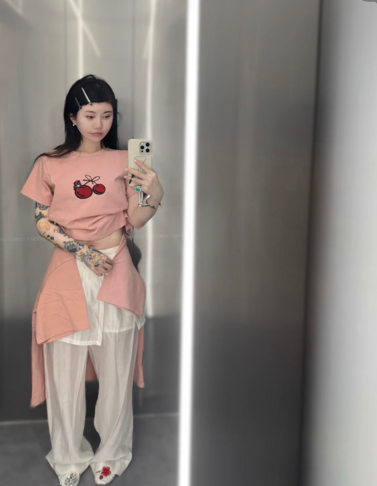 (Pre-Order) Cherry-embroidered 230g combed cotton crew-neck T-shirt in pastel pink (available in two styles: cropped or loose/regular fit).