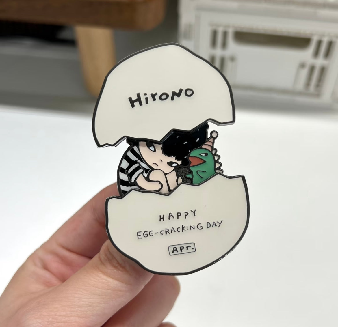 (Pre-Order)Hirono April Happy Egg-cracking Day Birthday Badge