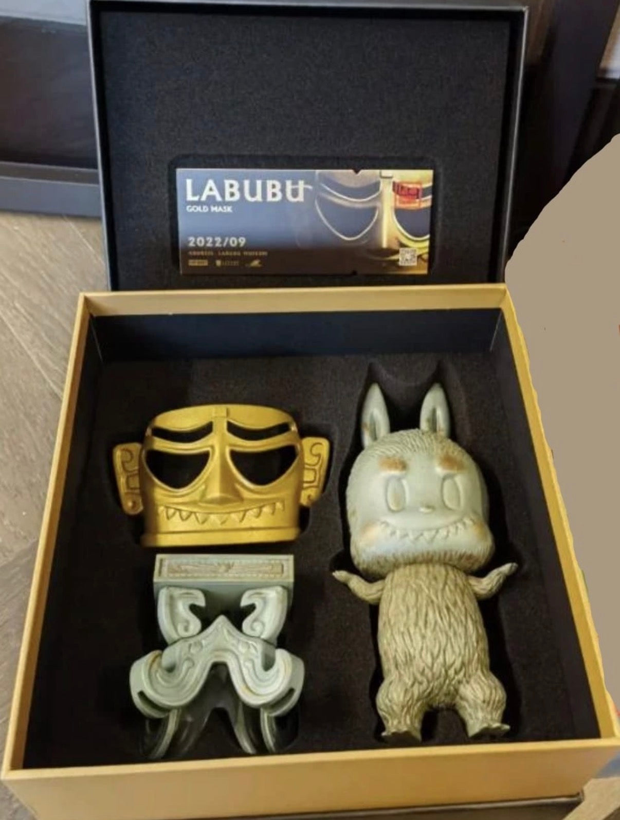 Luis-Labubu gold mask a set of 2 open one(zimomo and Labubu)