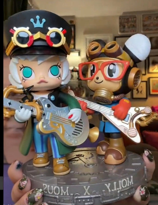 Val-Molly Guitar and friend Figurine